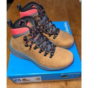BRAND NEW COLUMBIA WOMENS BOOTS SIZE 6